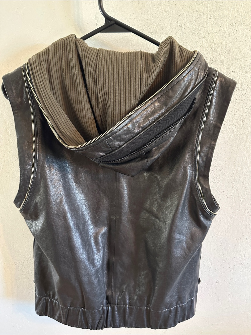 Stefanel leather vest size S. Hood with olive green lining.2010 - Picture 3 of 8